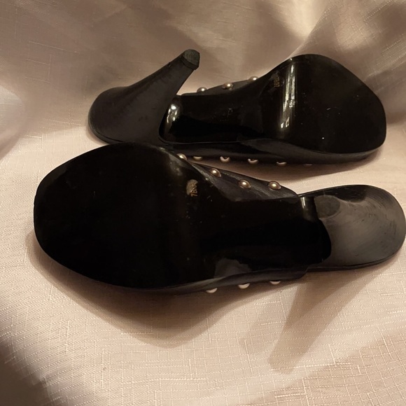 BCBG black leather size 7B mule with silver buttons - Picture 7 of 7